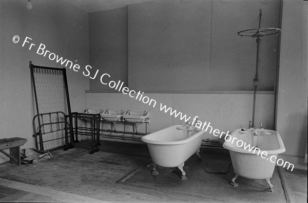 MANRESA HOUSE (BAYMOUNT) BATH TUBS